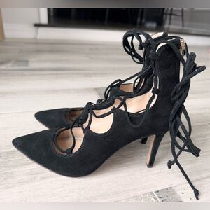 Vince Camuto "Barsha" Lace Up Black Pointed Heel - size 9